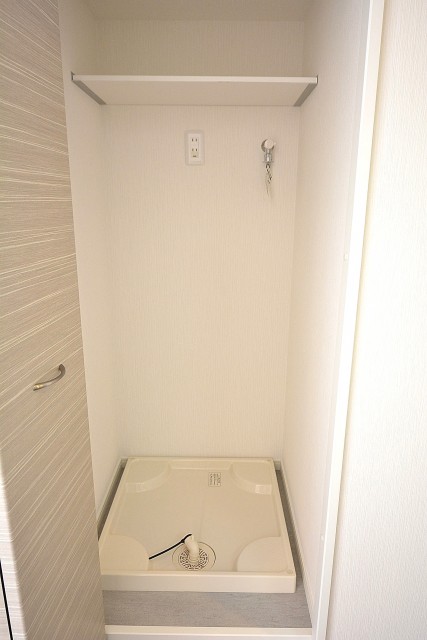 秀和奥沢レジデンス　洗濯機置場