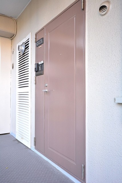 玉川スカイハイツ　玄関前