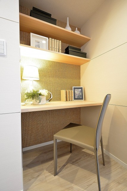 東建参宮橋マンション　リビングダイニング　デスク