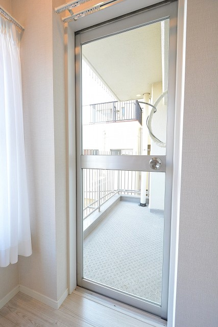 東建参宮橋マンション　ベッドルーム②　バルコニードア