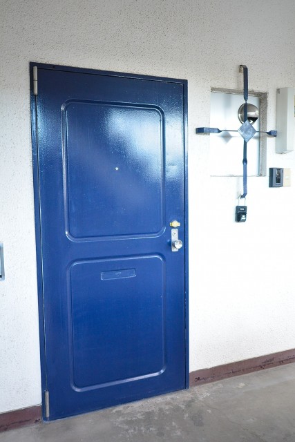 秀和奥沢レジデンス　玄関前