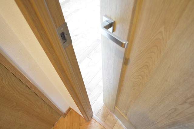 マンション目黒苑　洋室扉