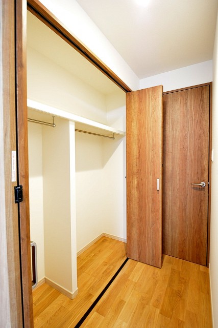 南進マンション　8.7帖洋室①クローゼット