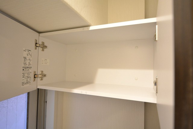 ドルメン五反田　トイレの吊戸棚