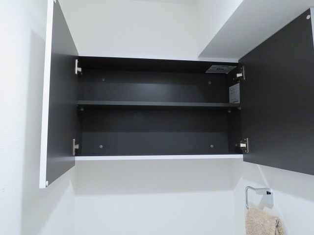 アドリーム東麻布　トイレの吊戸棚