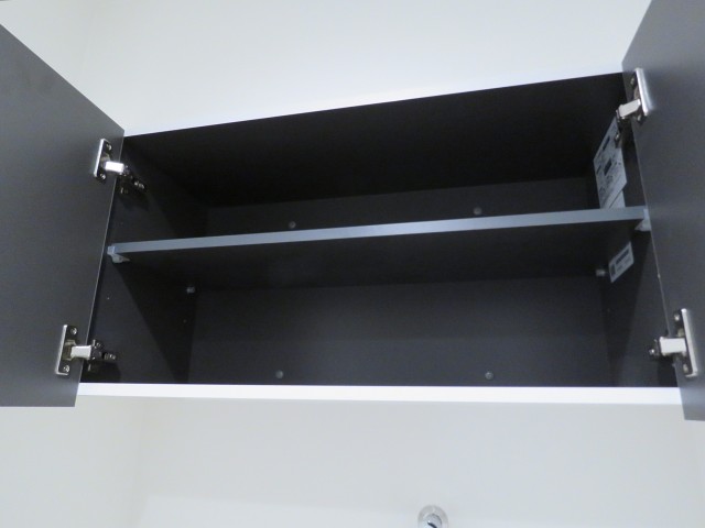 アドリーム東麻布　洗濯機置場上の吊戸棚