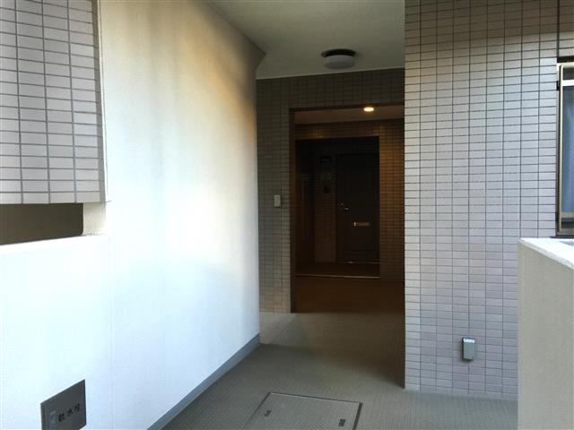 サンマンションアトレ新宿戸山　エレベーターへ