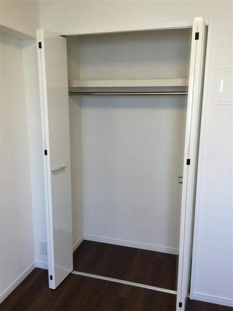 サンマンションアトレ新宿戸山　洋室約6帖東側収納