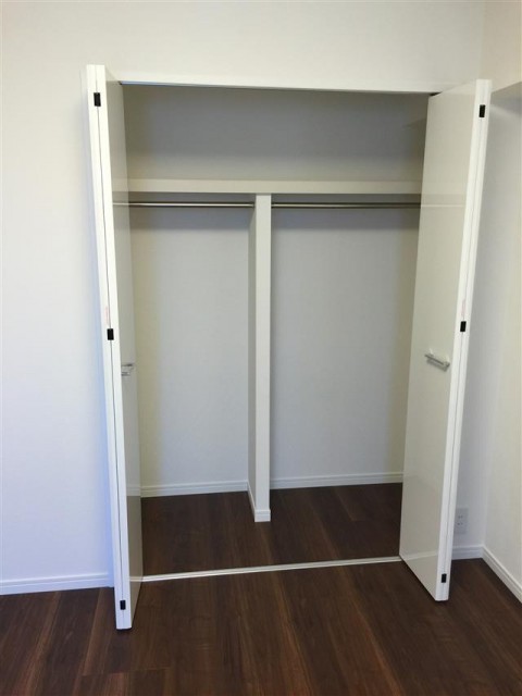 サンマンションアトレ新宿戸山　洋室約6帖西側収納