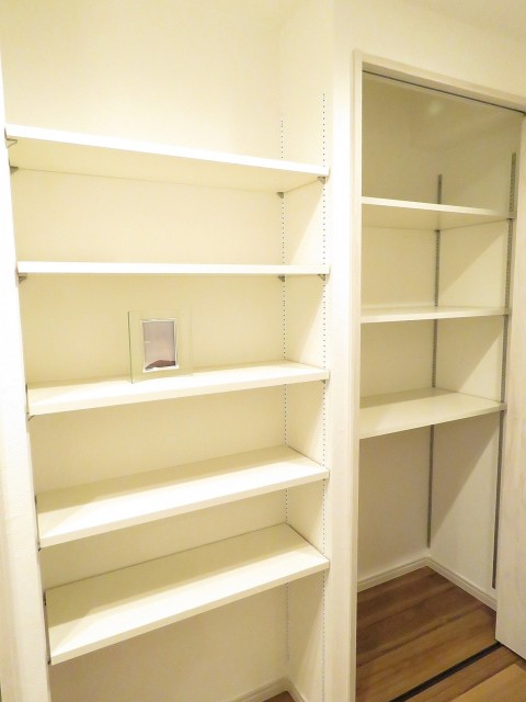 GSハイム築地　廊下の収納