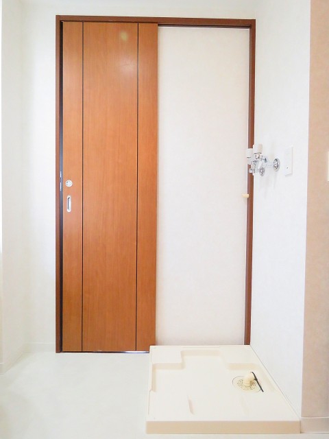 アルス目黒学芸大学弐番館　洗面室からキッチンへ