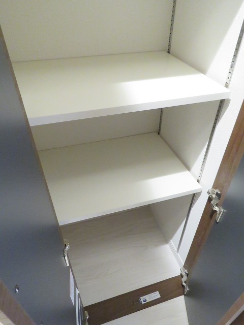 西蒲田スカイハイツ　廊下の物入れ