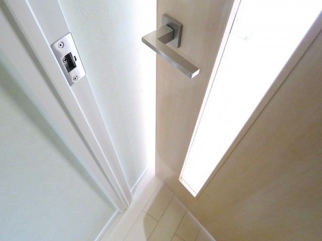 レグノ・スイート三軒茶屋　ＬＤＫ扉