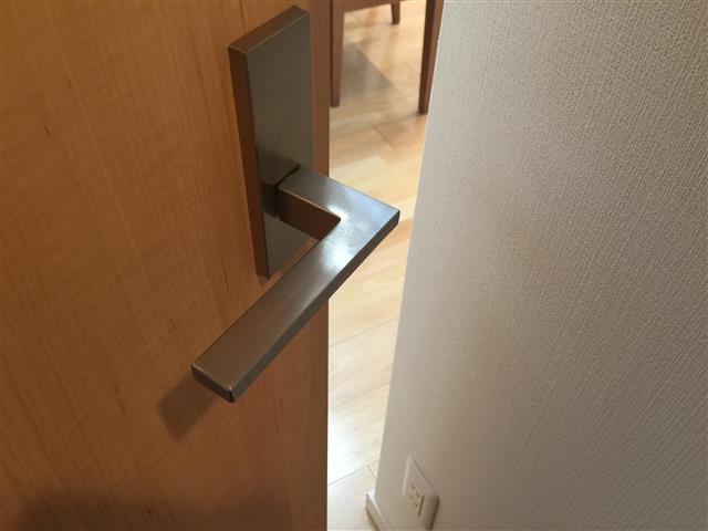 チュリス代々木　ダイニングキッチンへ