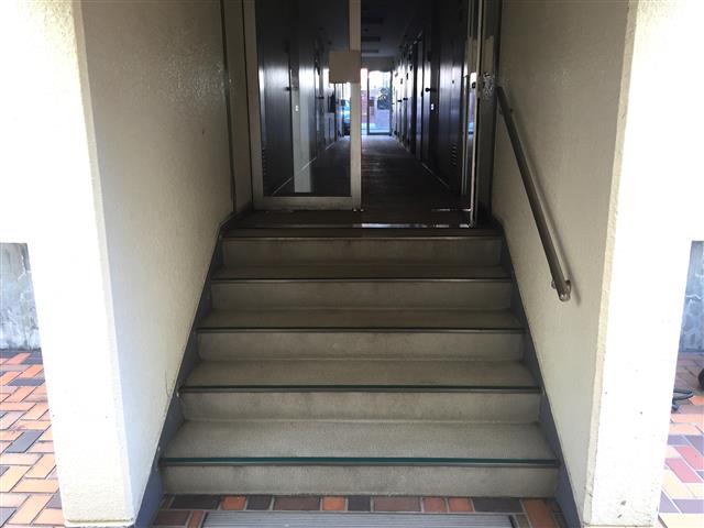 チュリス代々木　階段