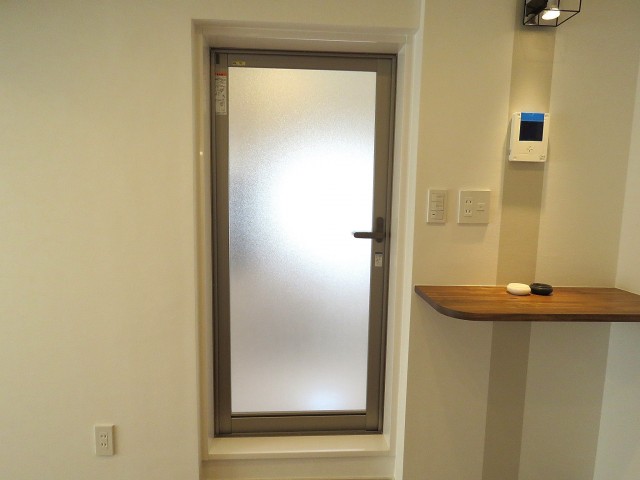 目白ローヤルコーポ　洗面室扉