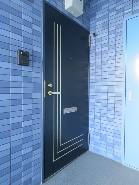 セザール白金　玄関扉