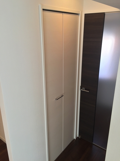 ハイネス小石川　リビングダイニングキッチン収納