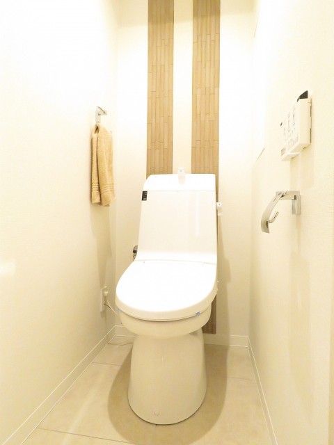 セザール白金　ウォシュレット付きトイレ