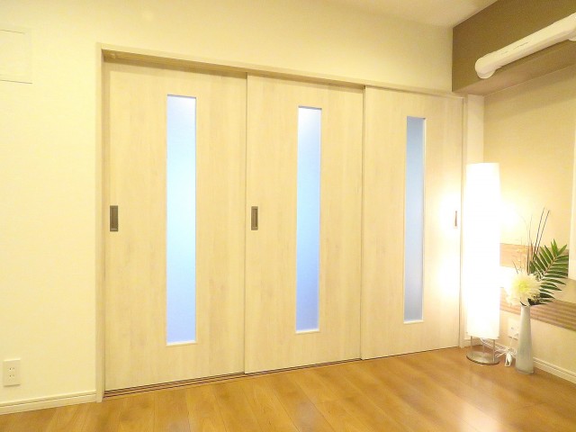 セザール白金　3枚の可動式扉