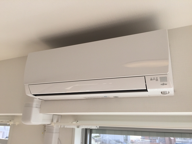 カサベルド富士見　リビングダイニングキッチンエアコン