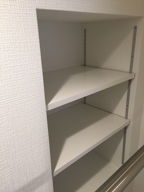 カサベルド富士見　廊下収納