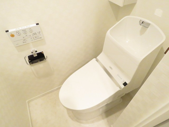 秀和南品川レジデンス　ウォシュレット付きトイレ