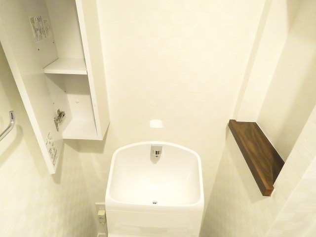 秀和南品川レジデンス　トイレ収納