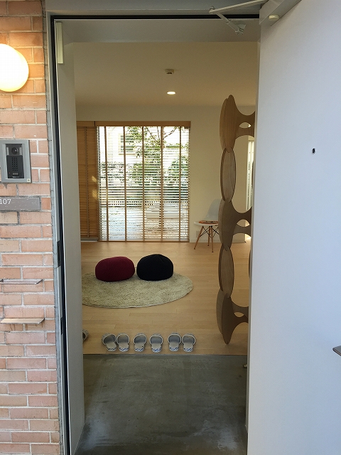 ガーデンコート成城ＵＮＩＴＥＤ　ＣＵＢＥＳ　エントランス