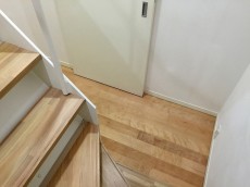 ガーデンコート成城ＵＮＩＴＥＤ　ＣＵＢＥＳ　階段