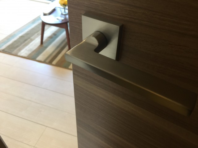 リビングダイニングキッチンへ