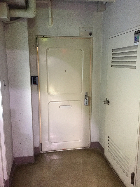 西荻ニュースカイマンション　玄関前