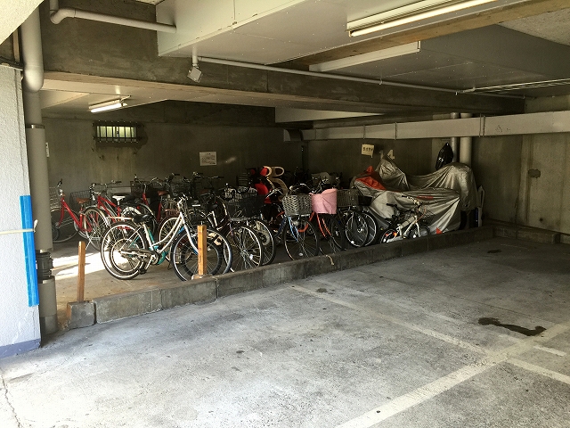 日興マンション新中野　駐輪場