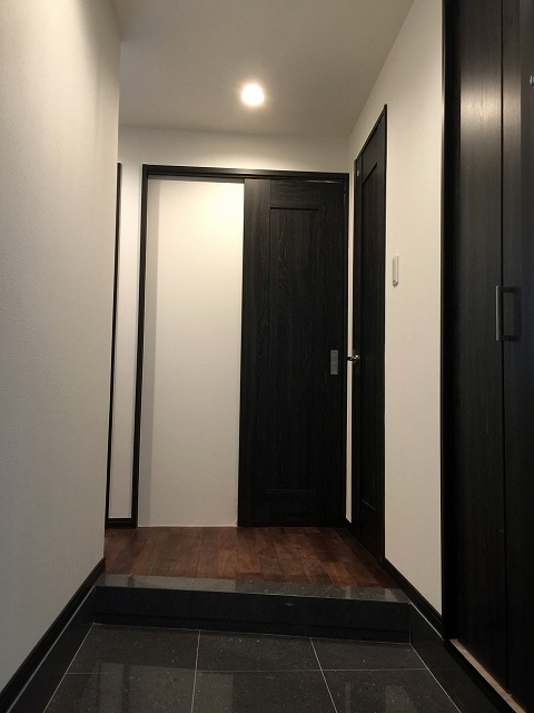 マルモール代々木　玄関