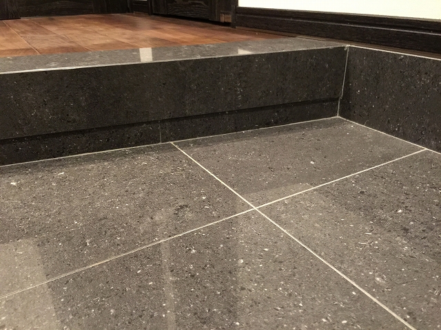 マルモール代々木　玄関