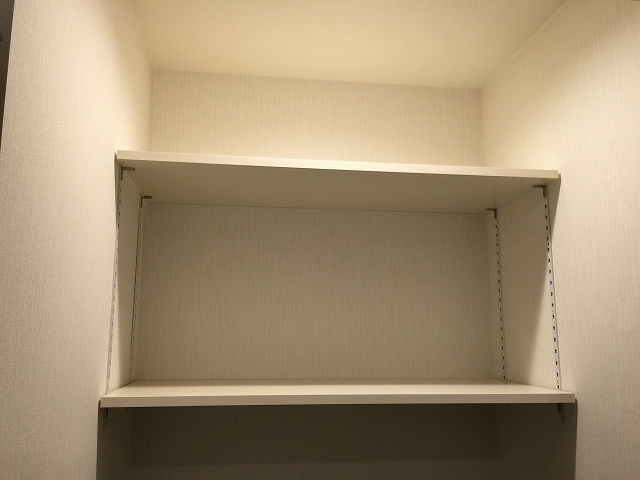 マルモール代々木　洗濯機置場収納