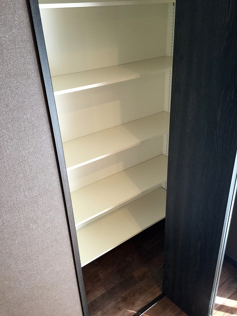 マルモール代々木　リビングダイニングキッチン収納