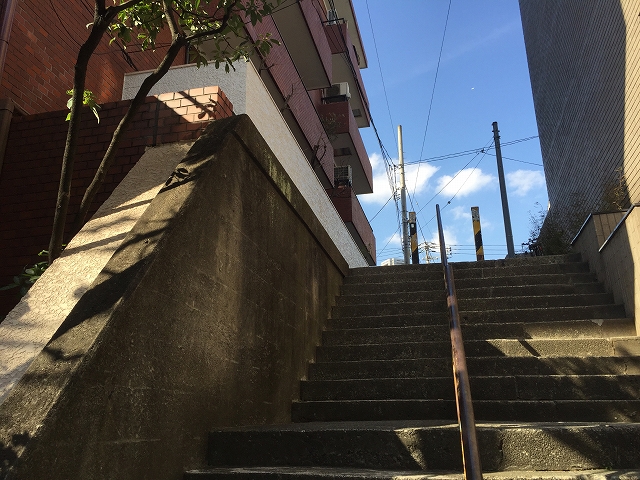 マルモール代々木　マンション横階段