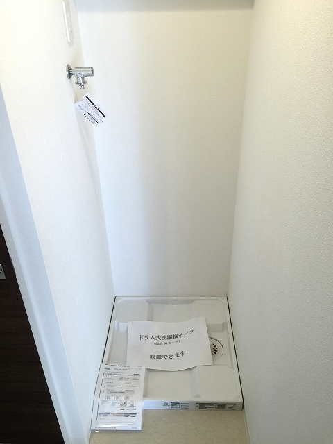 六本木ハイツ　洗濯機置場