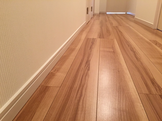 砧公園ヒミコマンション　廊下フローリング
