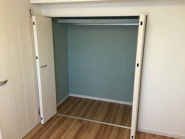 砧公園ヒミコマンション　洋室約6帖北側収納