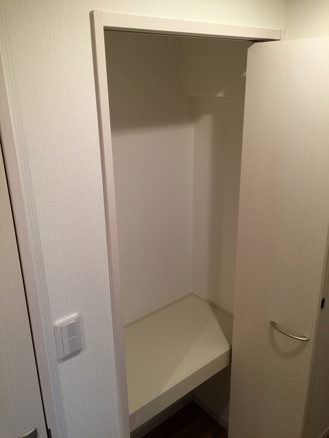 砧公園ヒミコマンション　廊下収納