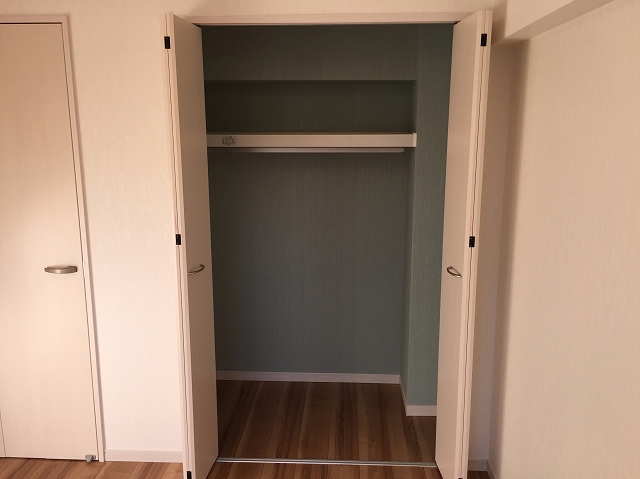 砧公園ヒミコマンション　洋室約6帖南側収納
