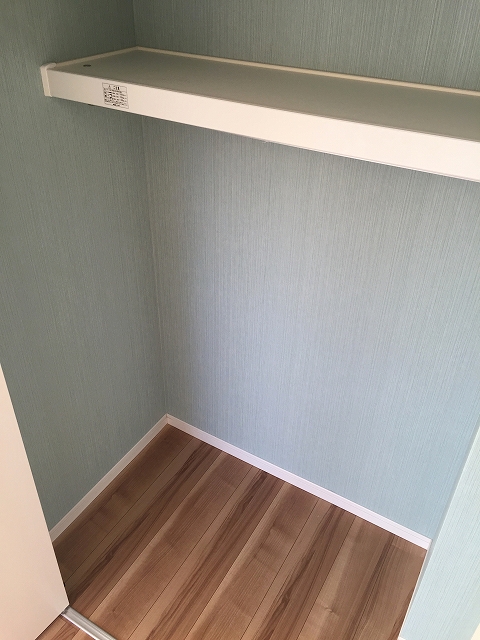 砧公園ヒミコマンション　洋室約6帖南側収納