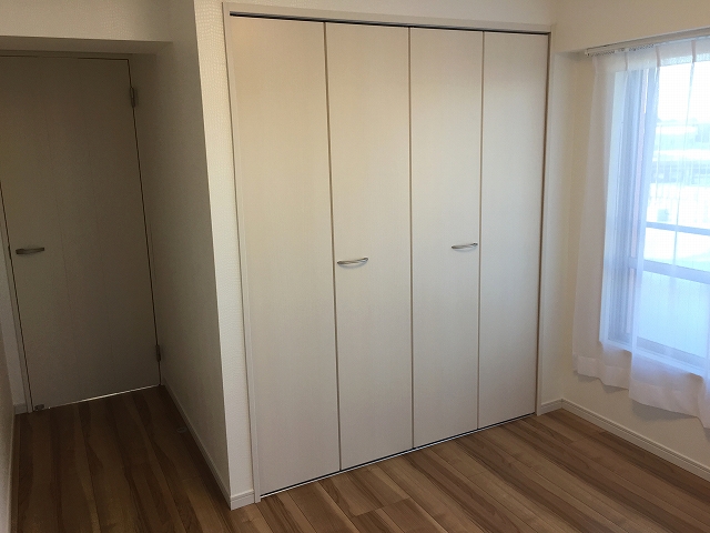 砧公園ヒミコマンション　洋室約5.5帖収納