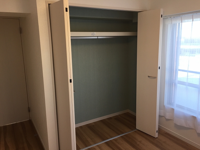 砧公園ヒミコマンション　洋室約5.5帖収納