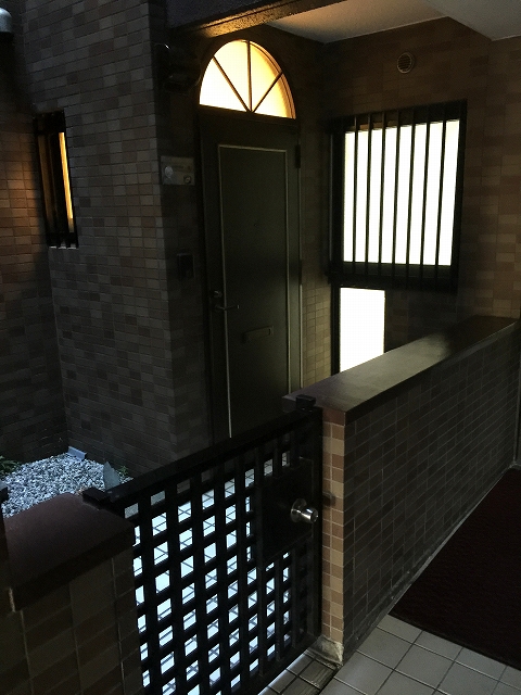 ライオンズマンション八幡山　玄関前