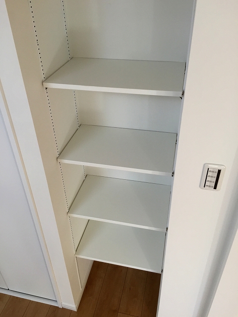 ライオンズマンション八幡山　洋室約5.9帖収納