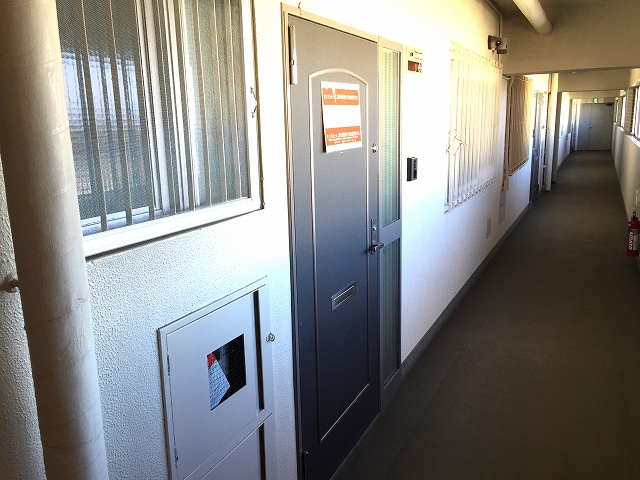 ガーデン堀ノ内住宅　玄関前