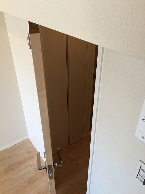 ガーデン堀ノ内住宅　リビングダイニングドア